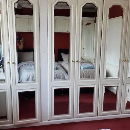 Cosy 4 Bed Home เอ็ดมันตัน ภายนอก รูปภาพ