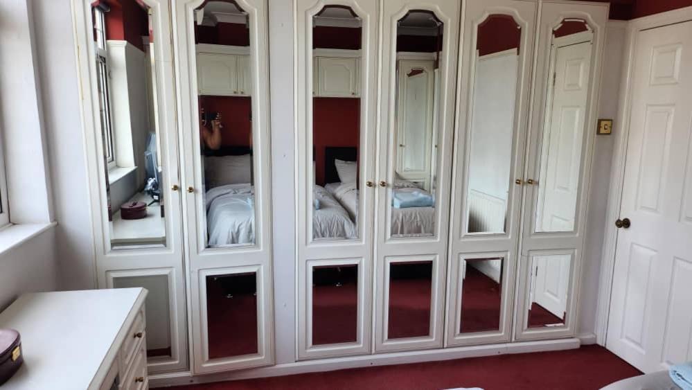 Cosy 4 Bed Home เอ็ดมันตัน ภายนอก รูปภาพ