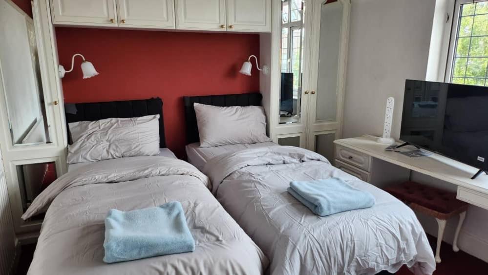 Cosy 4 Bed Home เอ็ดมันตัน ภายนอก รูปภาพ